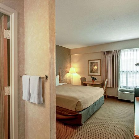 Econo Lodge Metro Арлингтън Екстериор снимка