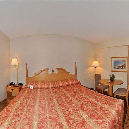Econo Lodge Metro Арлингтън Екстериор снимка