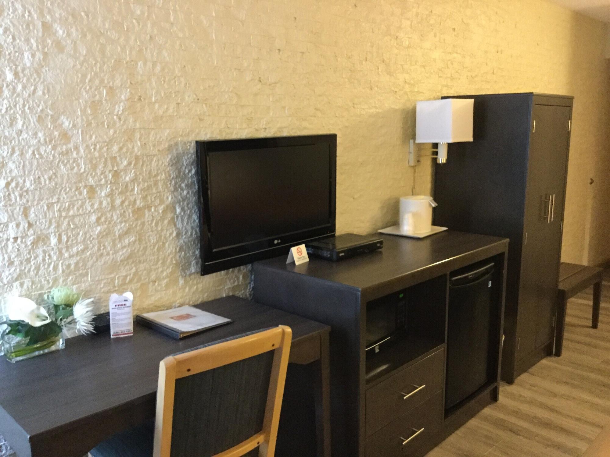 Econo Lodge Metro Арлингтън Екстериор снимка