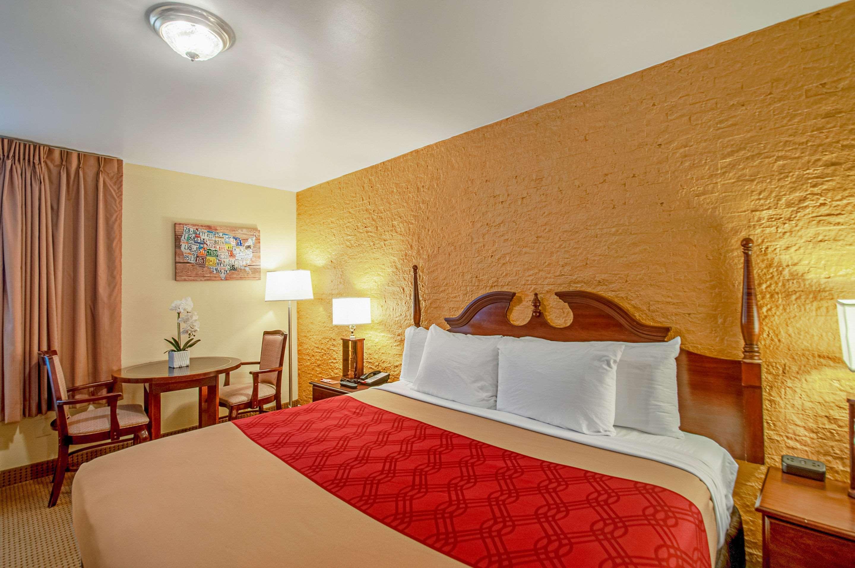 Econo Lodge Metro Арлингтън Екстериор снимка