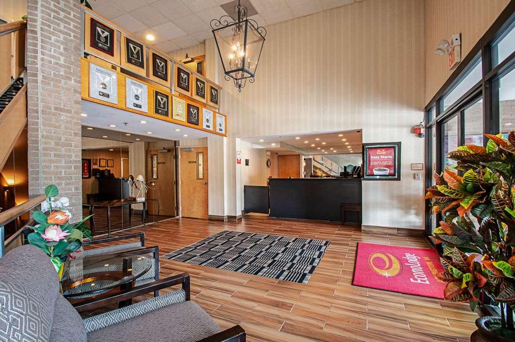 Econo Lodge Metro Арлингтън Интериор снимка